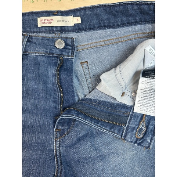 Signature Levi Strauss Medium Wash Cuffed Mid-Rise Capri Jeans Sz 6 - Picture 7 of 11